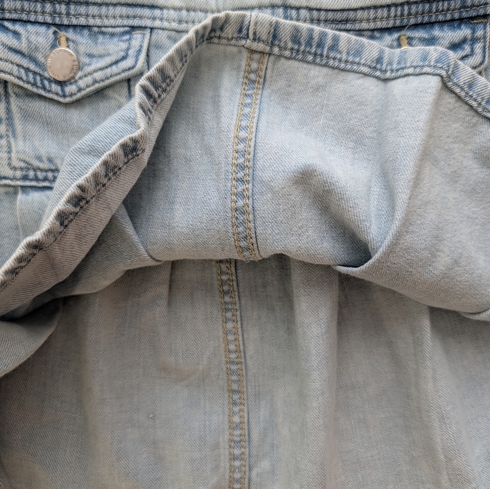 NWOT H&M Girls Light Wash Denim Pleated Mini Skirt Light Blue Size 6-7 - Picture 5 of 6